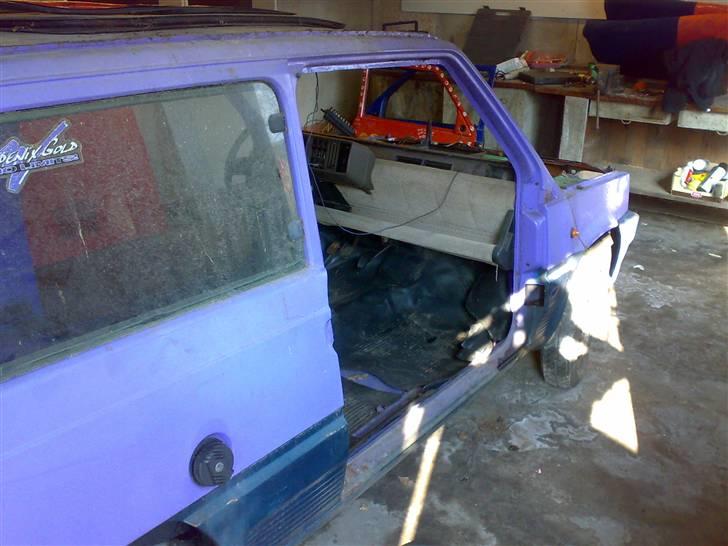 Fiat panda 83 - projektets gang! - Her har jeg så taget dørende af der skal svejses lidt i dem...
9. april 2008 billede 17