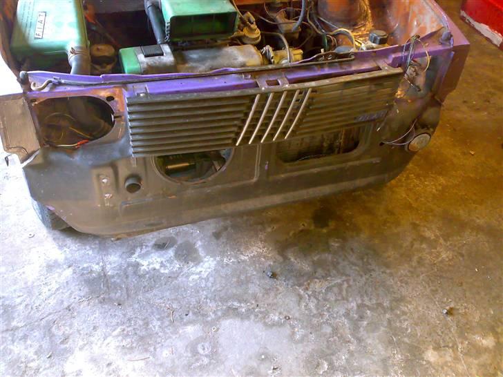 Fiat panda 83 - projektets gang! - Forkofangeren har jeg også to forskellige af og det er det samme.. vae ikk hvilken der kommer på endnu men det kommer jo nok..
9. april 2008 billede 21