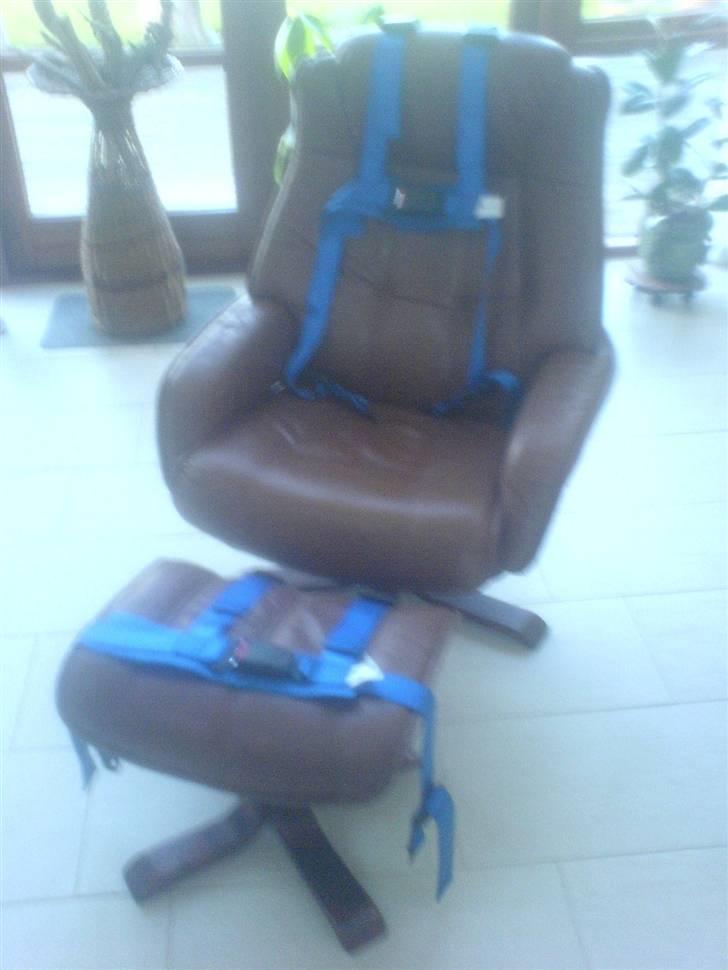 Citroen Saxo VTS 8V projekt/styling UPDATE 7-7-08 - Sikkerheden skal også være iorden så 2 h seler fik jeg også hjem, mangler dog sæderne, men de kommer senere da man ikk kommer "sygt" langt på en lærlinge løn :/ billede 9