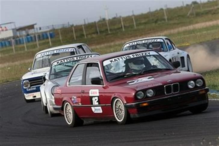 BMW Billeder - Opdateres løbende -  - E30 altid foran Porsche... billede 144