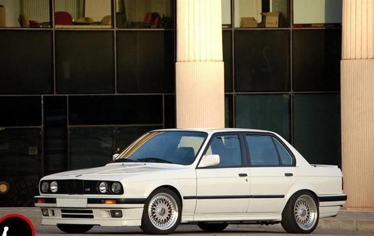 BMW Billeder - Opdateres løbende -  - En alpinweiss 4-dørs E30 kan åbenbart godt være flot... hmm billede 244