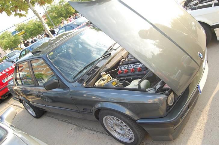 BMW Billeder - Opdateres løbende -  - Den er sgu meget anonym sådan en 320is, hvis den ligger i en standard 4-dørs, 192 hk, ikke lige hvad man regner med. billede 246