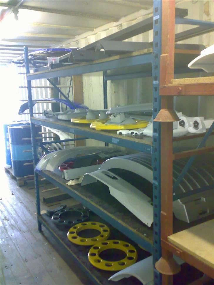 Min arbejdsplads (autolaker) - Ny malet ting. en hel container er fuld med det. billede 8