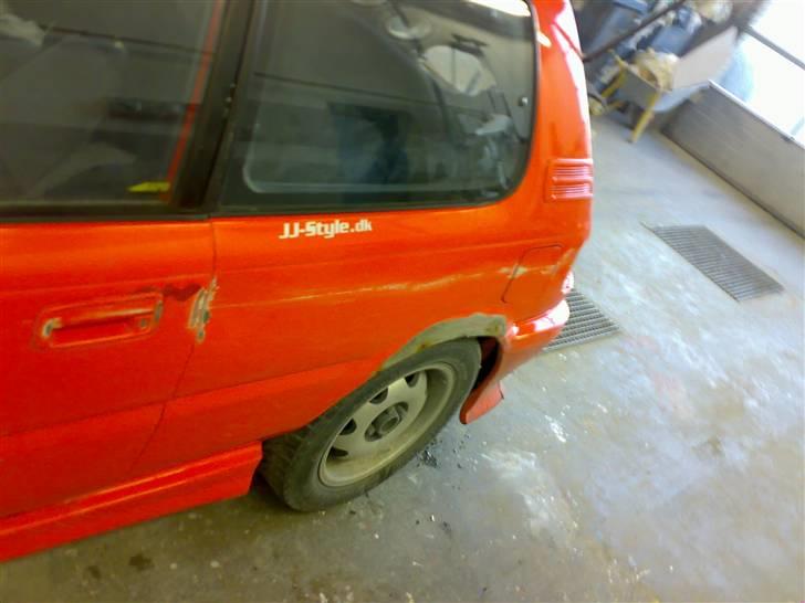 Min arbejdsplads (autolaker) - Lille skade på min gamle bil efter lidt kørsel i et skilt. hehe billede 10