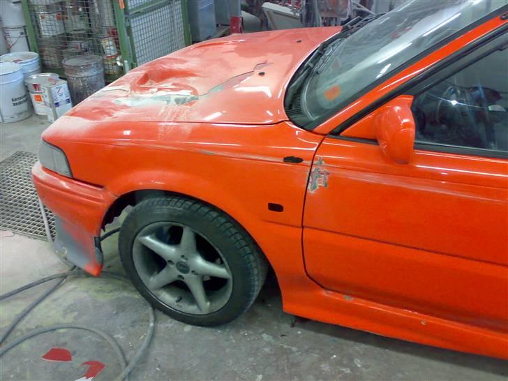 Min arbejdsplads (autolaker) - Lille skade på min gamle bil efter lidt kørsel i et skilt. hehe billede 11