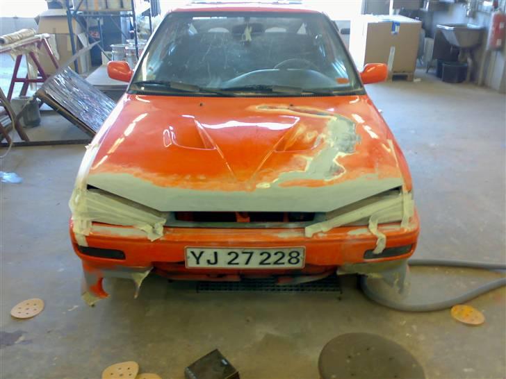 Min arbejdsplads (autolaker) - Lille skade på min gamle bil efter lidt kørsel i et skilt. hehe

Metal spartel i bunden, så det ikke synker billede 15