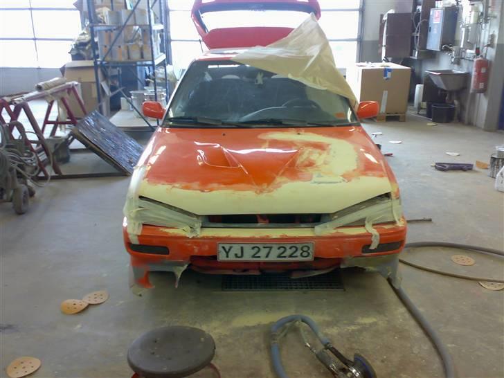 Min arbejdsplads (autolaker) - Meget spartel er der i den her bil. puha. billede 18