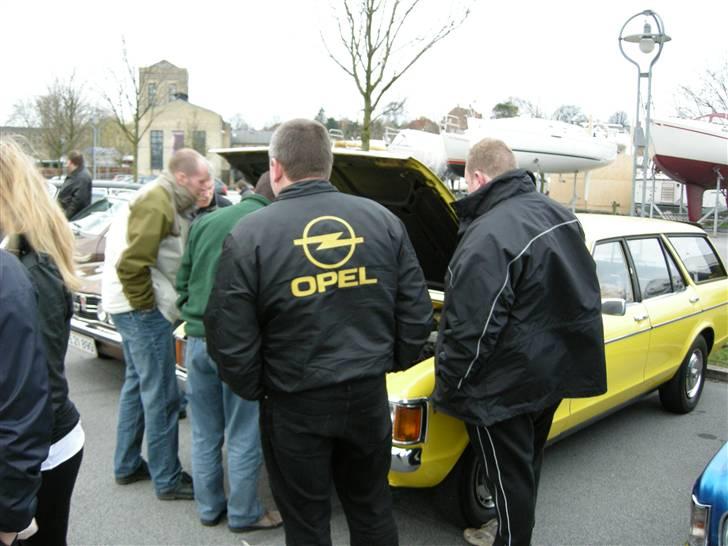 Svanbjerg Slæberen: Ekstra materiale.... - Er det IKKE et smukt syn?! Selv Opelfanatikerne er ved at falde i svime, når de ser en rigtig motor! Meen de er jo heller ikke så forkælede, med alle de N motorer Opel har været så venlige at sende ud på markedet ;-) billede 2