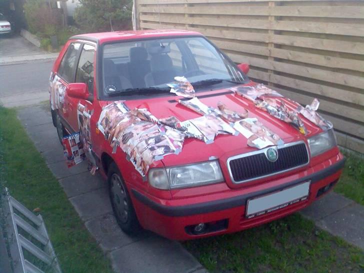 Porno-Bilen - Kl. 6 (om morgenen) næste dag i indkørslen - Taget D. 17/04-07 billede 10