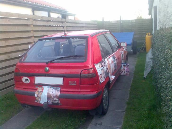 Porno-Bilen - Kl. 6 (om morgenen) næste dag i indkørslen - Taget D. 17/04-07 billede 13