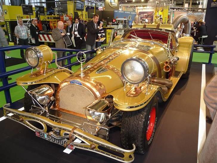 Il Tempo Gigante - Il Tempo Gigante - Bygget i Norge af en Privat Nordmand for hans egne midler, altså ingen sponsorater eller lignende.
Filmselvskabet der lavede dukke filmen i sin tid har hjulpet til med at bidrage med detaljer omkring bilen.
Bilen yder over 1000 KH på 2 V8 motore og alt er næsten lavet 100% identisk med filmnens bil.
Selv radaren virker og hvis noget ikek fandtes så "opfandt" man det undevejs mens man byggede bilen. billede 1