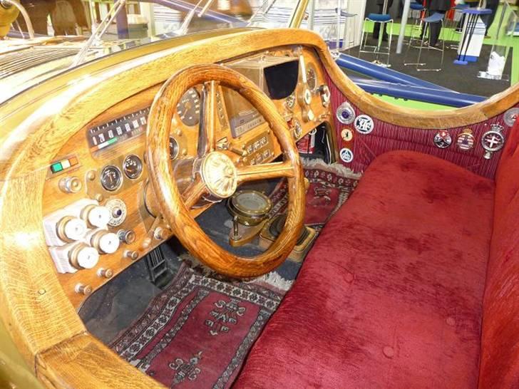 Il Tempo Gigante - Ja sådan et kokpit med sikringer og gamle dør håndtag er "meget" opfinder agtigt, lige som i filmen :-) billede 7