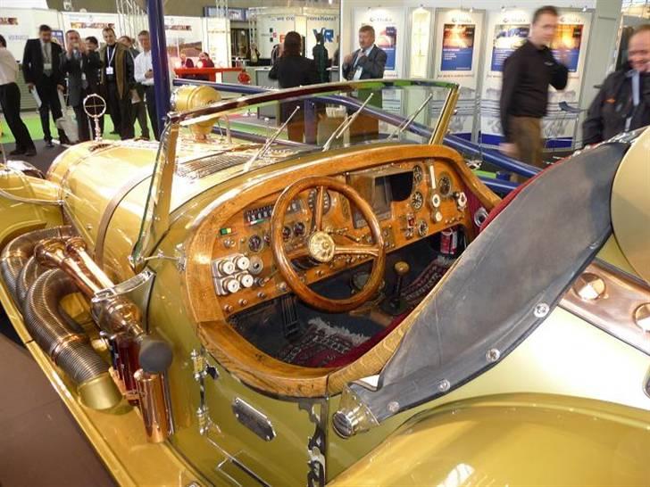 Il Tempo Gigante - Sådan en gang træ må også veje en del frem for det plastik og kunststof der bruges i biler i dag :-) billede 12