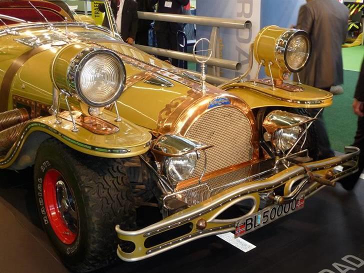 Il Tempo Gigante - Selv håndsvingen til at starte motoren med er ikke glemt :-) om det virker tror jeg nu ikke :-) men det skulle nu ikke undre mig :-)
Jeg gad godt bare se hvem der starter en V8er med et håndsving :-) billede 15