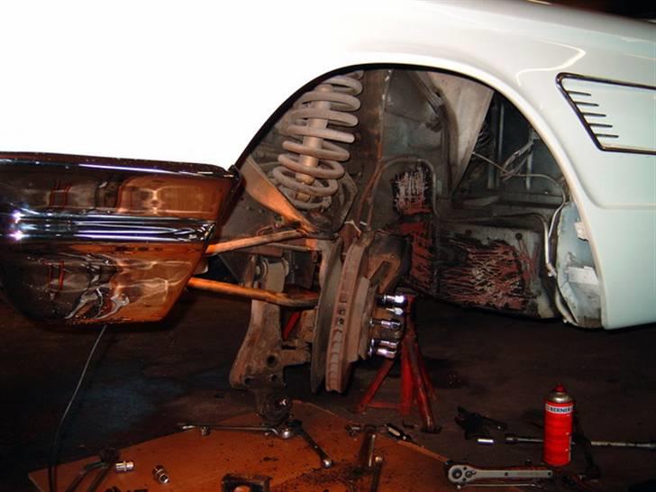 1965 Ford Thunderbird *SOLGT* - Den trængte til nye bøsninger etc. i hele forvognen. Så det fik den ! billede 18