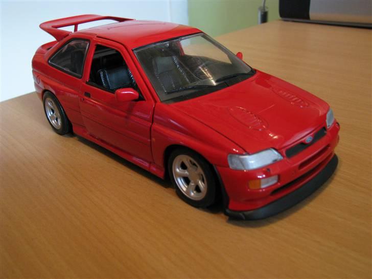 Mine Modelbiler (Flest Ford) - Escort RS Cosworth gadebil 1:18 UT Models billede 28