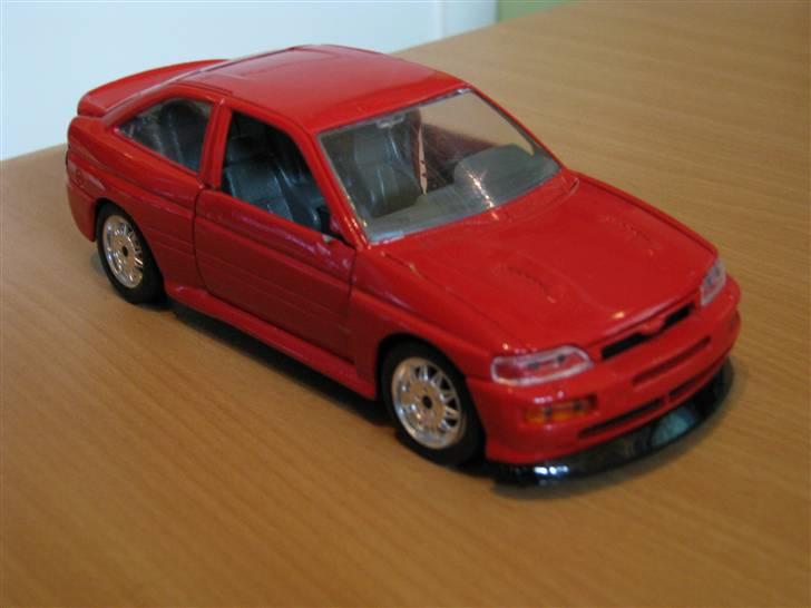Mine Modelbiler (Flest Ford) - Escort RS Cosworth 1:24 Burago.. har været i hænderne på nogle unger så der mangler lidt spejle og lygter billede 21