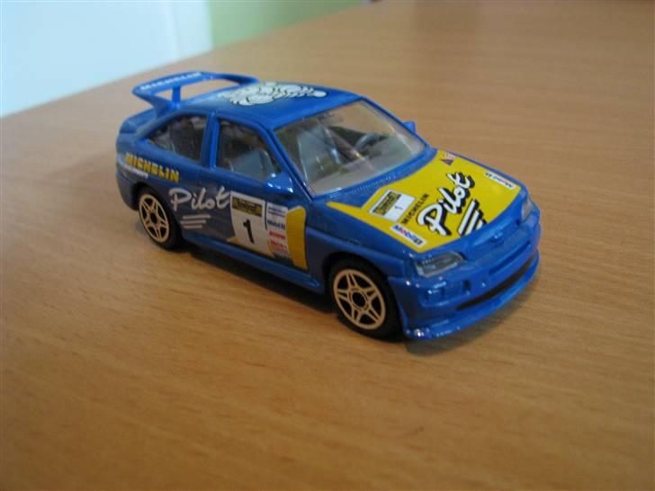Mine Modelbiler (Flest Ford) - Escort RS Cosworth Michelin Pilot 1:43 Burago billede 14
