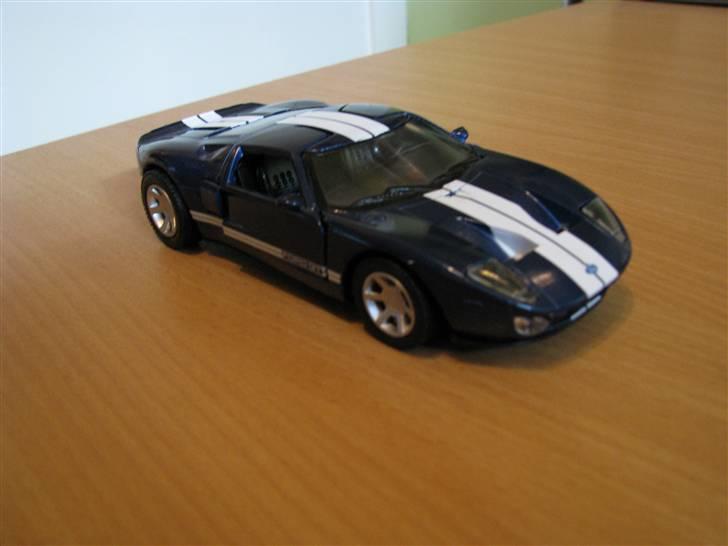 Mine Modelbiler (Flest Ford) - Ford GT 2005 En af de billige fra Fakta billede 20