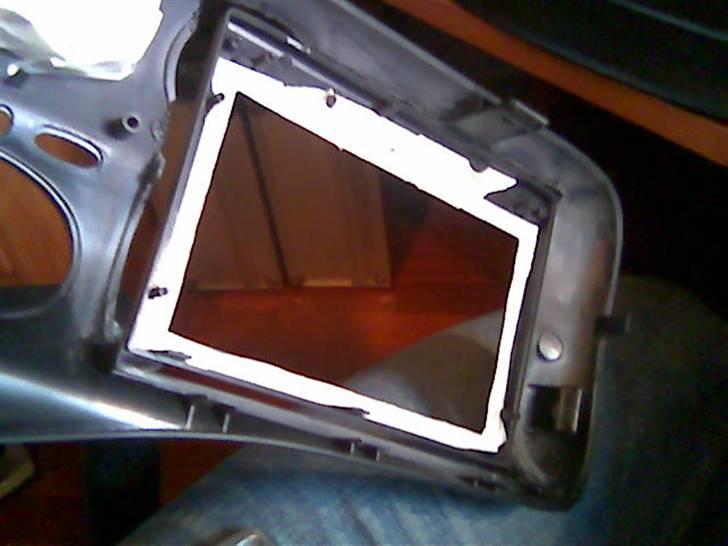 TFT skærm i escort 96- - Rammen limes med 2 komponent lim billede 14