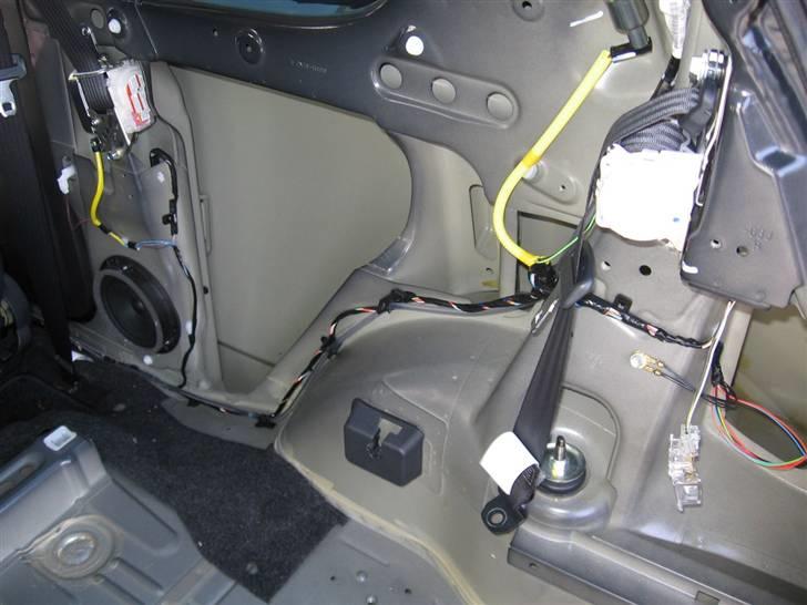 Anlæg i Suzuki Swift - Det er så suzuki's svar på støjdæmpning = ingen.... billede 9