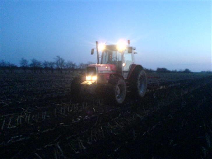 Hjemme på gården - Mf 3125 med stub harve billede 7