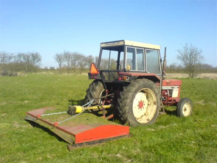 Hjemme på gården - Ih 844 med brakpudser billede 9