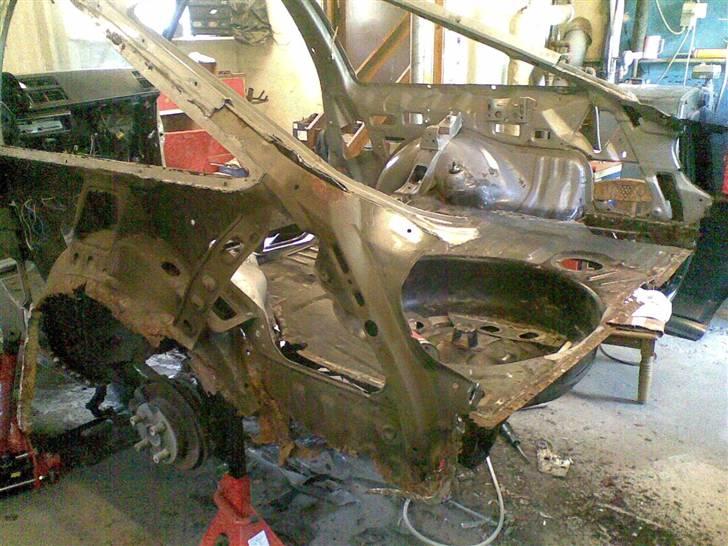 AE86 Renovering - Venstre side og begge bagpaneler skåret af.. billede 12