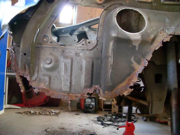 AE86 Renovering - Kanten hele vejen rundt på inderskærm er rustet væk´.. billede 18