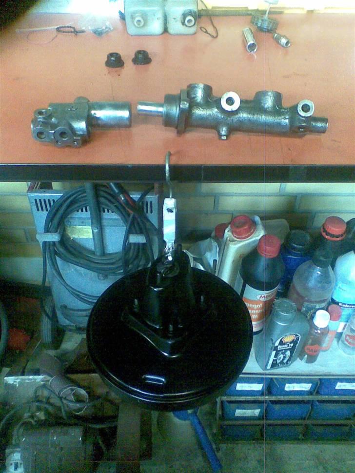 Manta A 3.6l Irmscher - Hovedcylinder og bremseforstærker renoveret og malet. billede 31