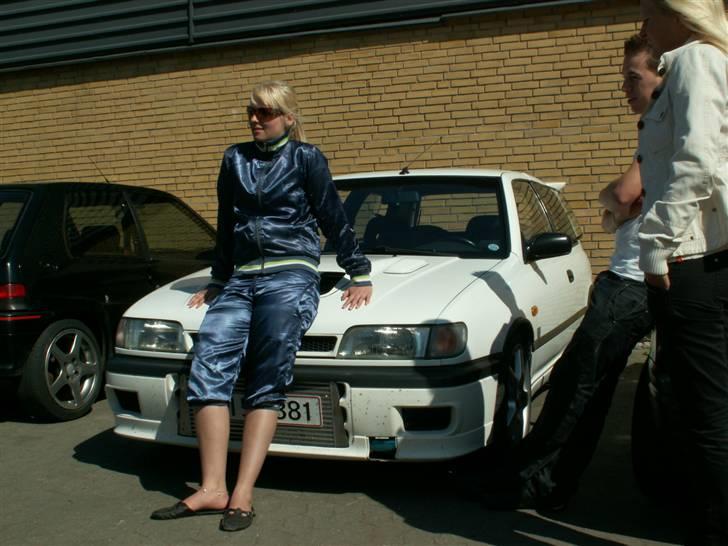 Hs d. 25.5.08 fix & hjem :-) - Hun vil så gerne være model :-)
eller hun gad ikke fjerne sig :-)
i må selv gætte billede 1