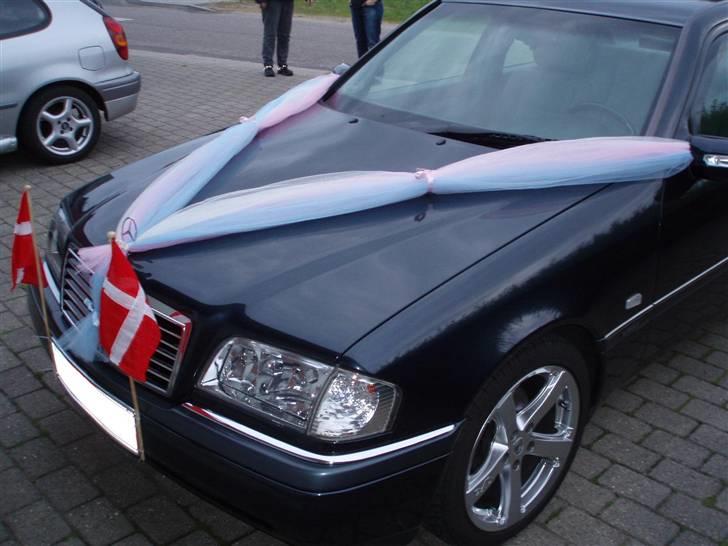 Merceren pyntet til bryllupskørsel.... billede 4