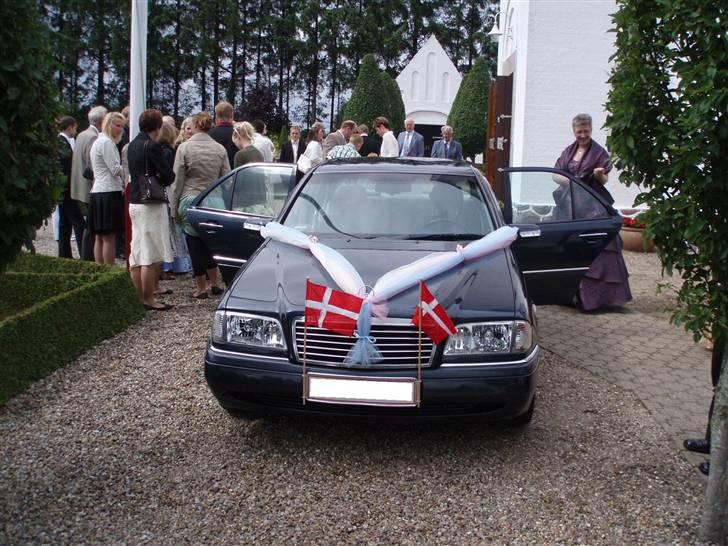 Merceren pyntet til bryllupskørsel.... billede 1