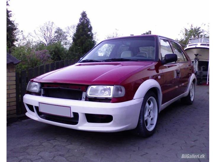 {{currentPhoto.altText}} billede {{currentPhoto.number}}