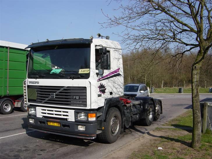 De lastbiler jeg har haft igennen tiderne - Dette er dagen hvor vi var i hammelev efter den nye 164'er, den gamle volvo nåede jeg at trille små 280.000 km ( delt med min makker på bilen ) den havde nu gået 920.000 men nåede at runde 1.080.000 inden den forlod firmaet billede 4