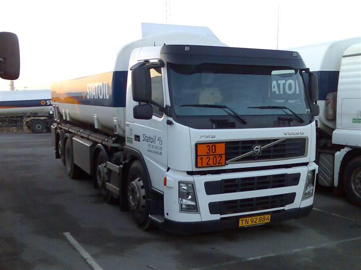 De lastbiler jeg har haft igennen tiderne - Den faste bil ved Statoil, dog mangler anhængeren på billedet... volvo fm9/380 ok lille bil, der dog savner både et ordentlig førerhus og en lidt større maskine billede 30