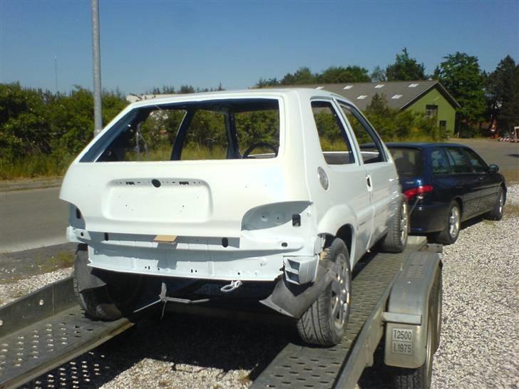 Citroen Saxo VTS 8V projekt/styling UPDATE 7-7-08 - Igen den lille Saxo på traileren på vej hjem for at blive samlet igen =) billede 36