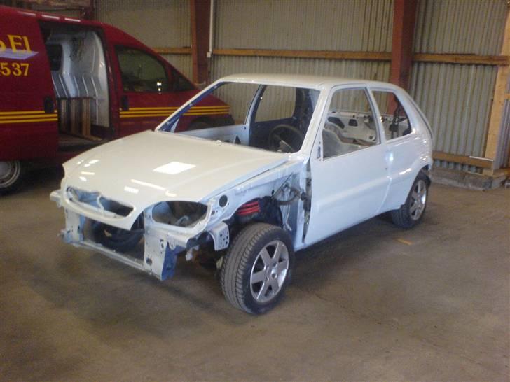 Citroen Saxo VTS 8V projekt/styling UPDATE 7-7-08 - Seriøst der er ikk ret meget mere der er bedre end nylakeret bil .. billede 38