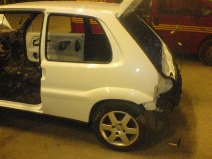 Citroen Saxo VTS 8V projekt/styling UPDATE 7-7-08 - Lige et "humør" billede, af hvordan den nogenlunde står. Kedelig med den 15" vinter fælg :/ billede 43