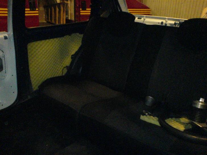 Citroen Saxo VTS 8V projekt/styling UPDATE 7-7-08 - Monteret asfaltmåtter, lydisolering og ægge-bakker i skumgummi, for at mindste støj. billede 72