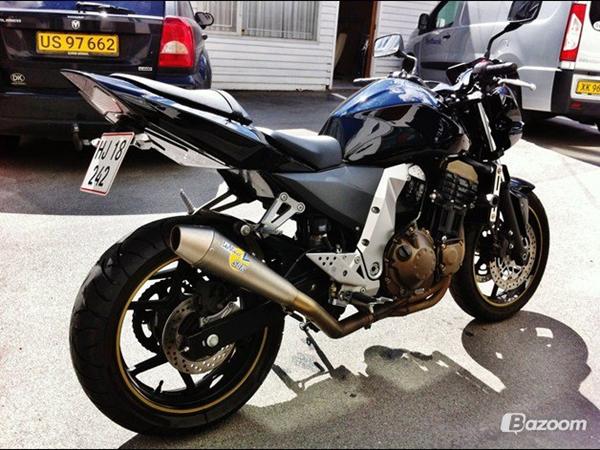 Motorcykel byt til bil hos forhandler