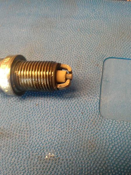 Corsa b 16v.. hvide tændrør?