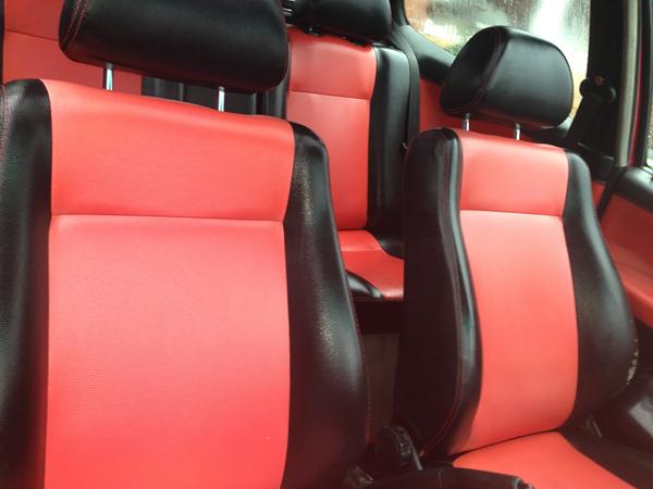 rep af skade i læderkabine. 