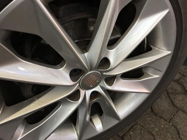 Fælg ridser. Hvordan er de opstået ?