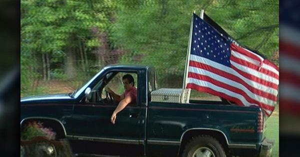 Flagning af udenlandske flag på bil