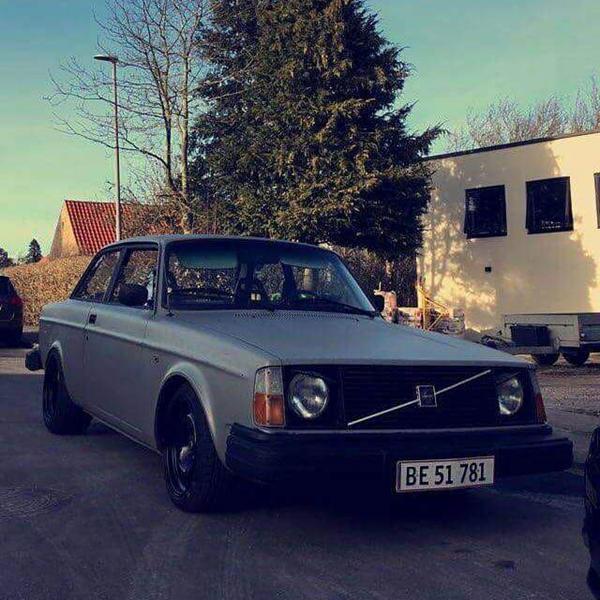 Slibning og lakering af Volvo 242