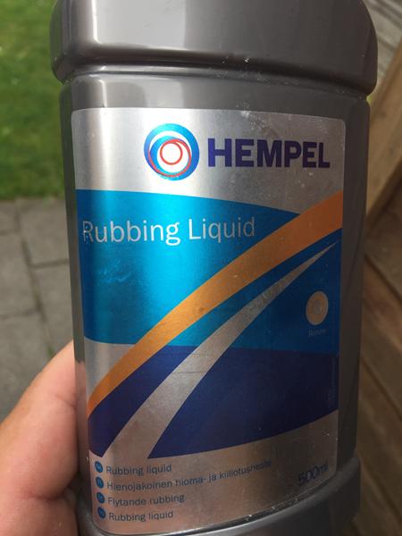 Polering af bil med hempel