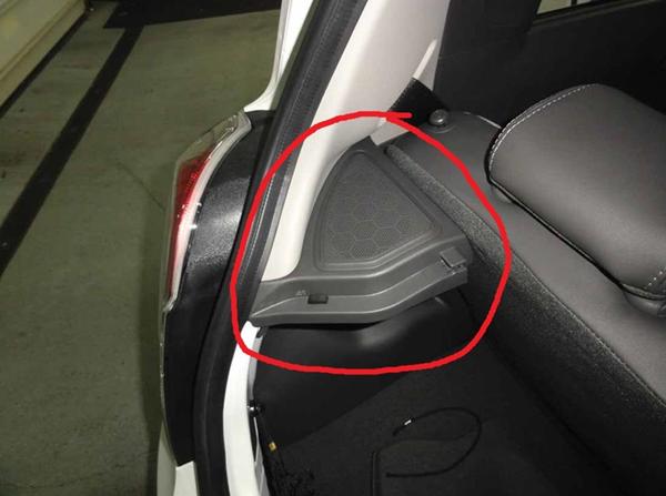 Finde hylde til bagerste højtaler til chevrolet spark