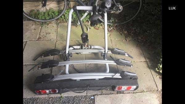 Bruge bilens nummerplade på cykelholder