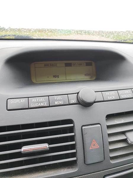 Avensis T25, Hvordan får jeg tal frem i info display ?